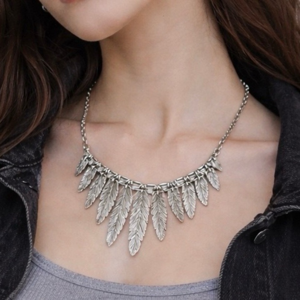 Early 2000s Silver Feather Fringe Statement Necklace Adjustable